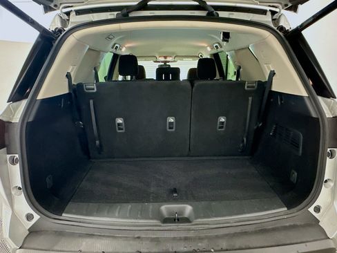 Used 2025 Nissan Pathfinder SV image 30