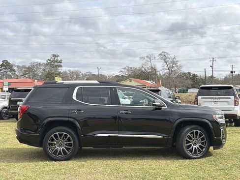 Used 2023 GMC Acadia Denali w/ Black Diamond Edition image 8