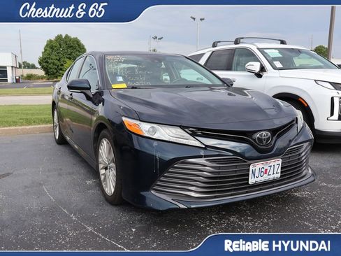 Used 2019 Toyota Camry XLE FWD image 2