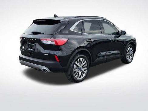 Certified 2022 Ford Escape Titanium image 8