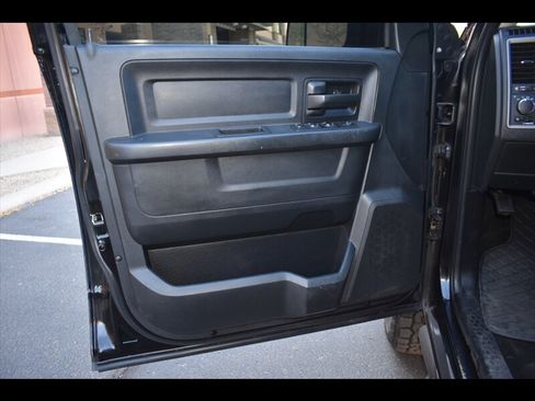 Used 2015 RAM 2500 Tradesman w/ Chrome Appearance Group image 16