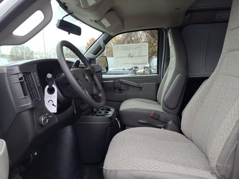 New 2025 Chevrolet Express 2500 image 9