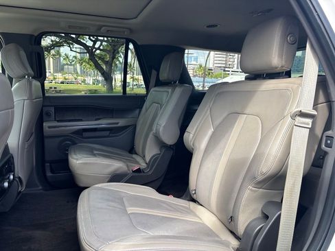 Used 2018 Ford Expedition Limited w/ Equipment Group 301A AWD/4WD image 10