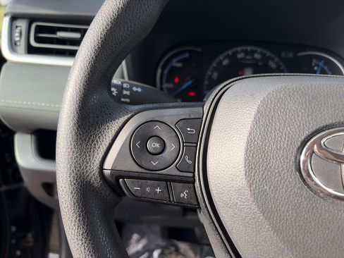 Used 2024 Toyota RAV4 XLE AWD/4WD image 19