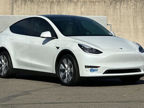 Used 2021 Tesla Model Y Long Range image 5