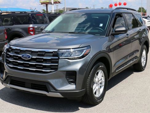 New 2025 Ford Explorer Active image 2