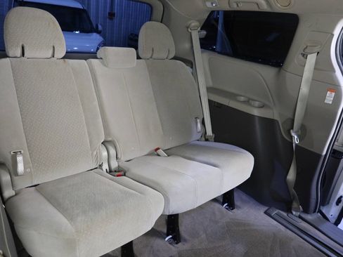 Used 2015 Toyota Sienna LE image 16