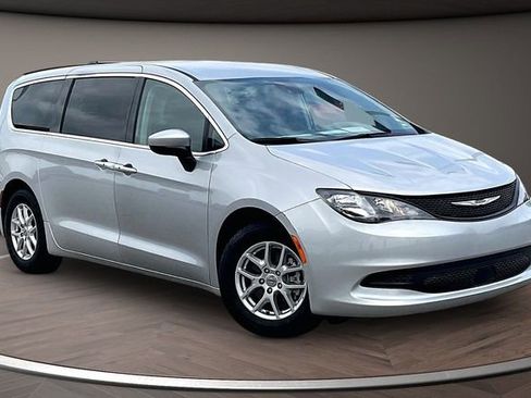 Used 2023 Chrysler Voyager LX FWD image 10