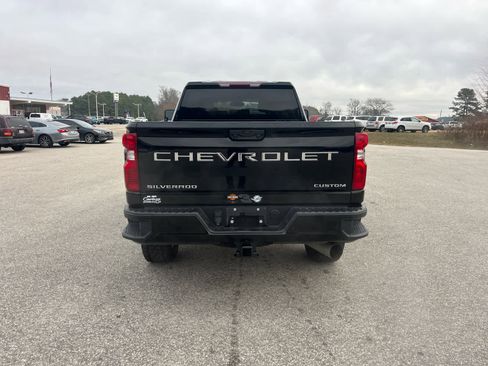 Used 2024 Chevrolet Silverado 2500 Custom w/ Custom Value Package image 7
