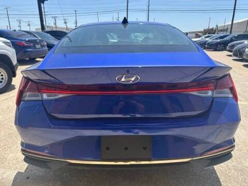 Used 2023 Hyundai Elantra Limited w/ Cargo Package FWD image 5