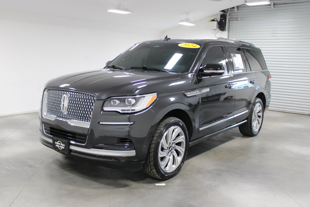 Used 2024 Lincoln Navigator Premiere AWD/4WD image 4