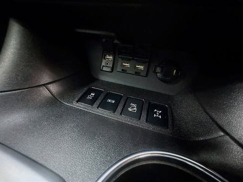 Used 2019 Toyota Highlander Plus AWD/4WD image 40