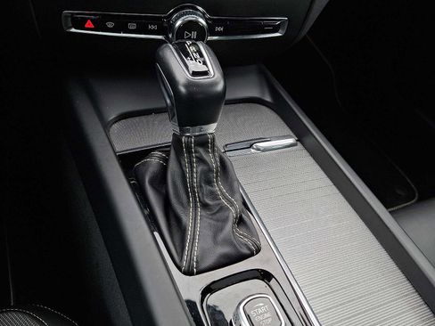 Used 2019 Volvo S60 T6 R-Design image 15