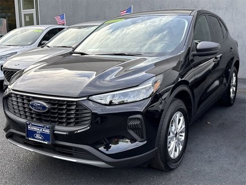 Used 2025 Ford Escape Active w/ Cold Weather Package image 3