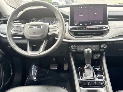 Used 2022 Jeep Compass Latitude image 9