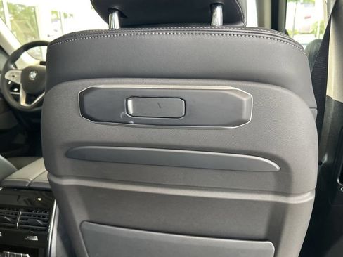 Used 2023 BMW X7 xDrive40i w/ Premium Package AWD/4WD image 34