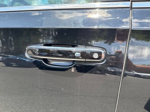Used 2025 GMC Yukon XL Denali Ultimate AWD/4WD image 11