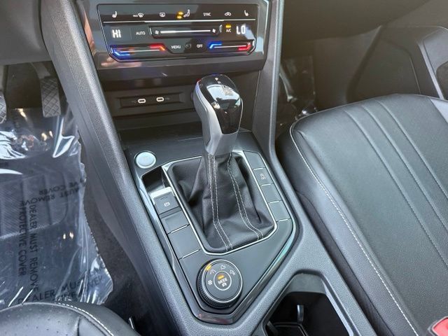 Used 2022 Volkswagen Tiguan SE AWD/4WD image 22