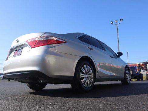 Used 2017 Toyota Camry LE FWD image 18