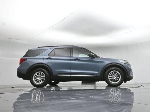 Used 2025 Ford Explorer Active w/ Active Comfort Package RWD image 50