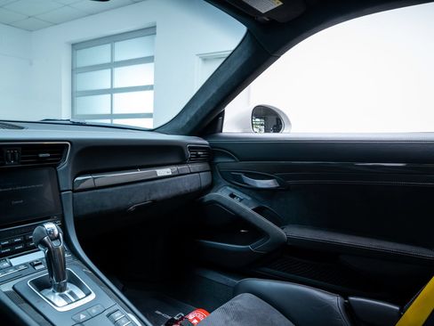 Used 2019 Porsche 911 GT3 RS RWD image 17