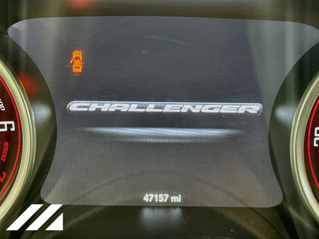 Used 2015 Dodge Challenger SXT RWD image 14