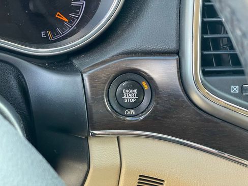 Used 2018 Jeep Grand Cherokee Limited image 19