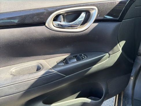 Used 2017 Nissan Sentra SV w/ Driver's Assist Package image 12