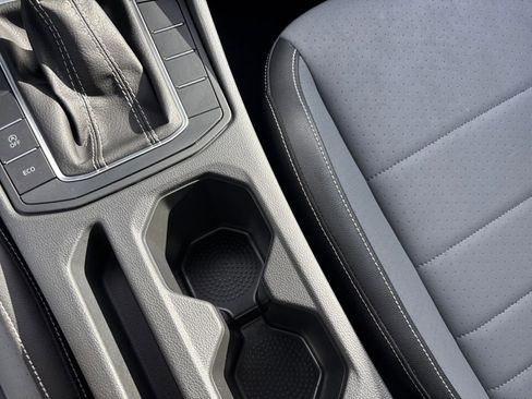 Used 2025 Volkswagen Jetta SE image 40