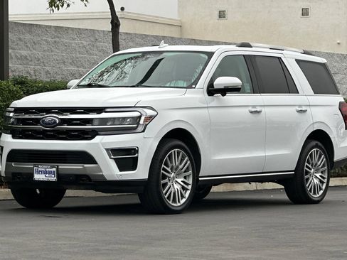 Used 2023 Ford Expedition Limited image 8