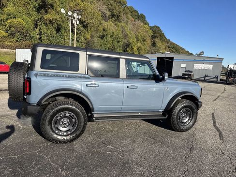 New 2025 Ford Bronco Outer Banks w/ Sasquatch Package AWD/4WD image 3