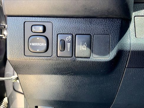 Used 2018 Toyota RAV4 LE FWD image 33