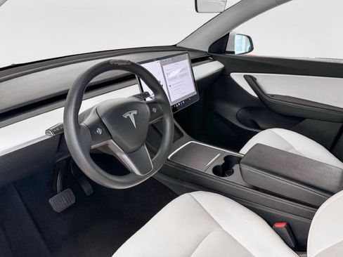 Used 2021 Tesla Model Y Long Range AWD/4WD image 16