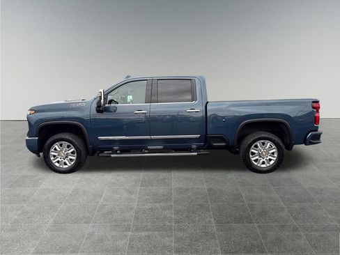 Used 2024 Chevrolet Silverado 2500 High Country image 2