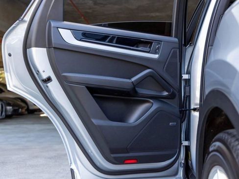 Certified 2025 Porsche Cayenne Coupe image 96