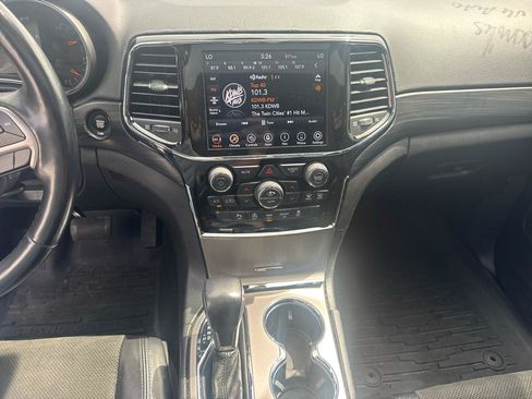 Used 2021 Jeep Grand Cherokee Laredo X AWD/4WD image 10