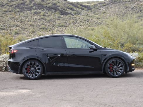 Used 2024 Tesla Model Y Performance AWD/4WD image 16