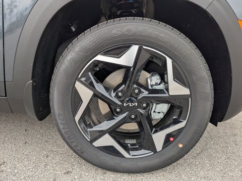 New 2026 Kia Seltos S FWD image 11