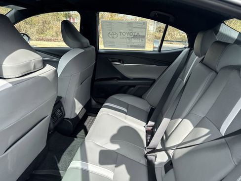 Used 2025 Toyota Camry SE image 23