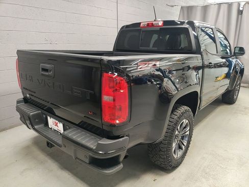 Used 2022 Chevrolet Colorado Z71 AWD/4WD image 2