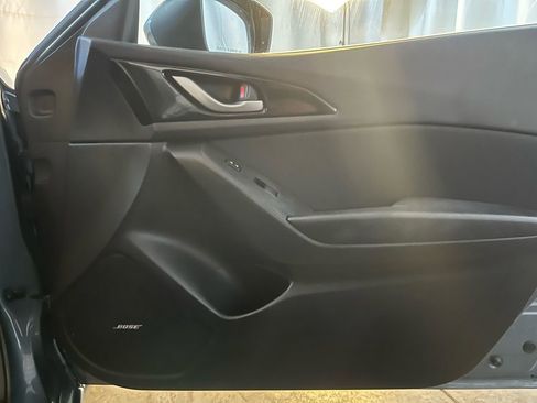 Used 2016 MAZDA MAZDA3 i Touring w/ Popular Equipment Package image 11