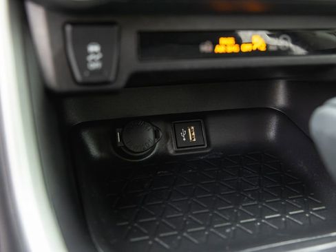 Certified 2025 Toyota RAV4 XLE FWD image 19