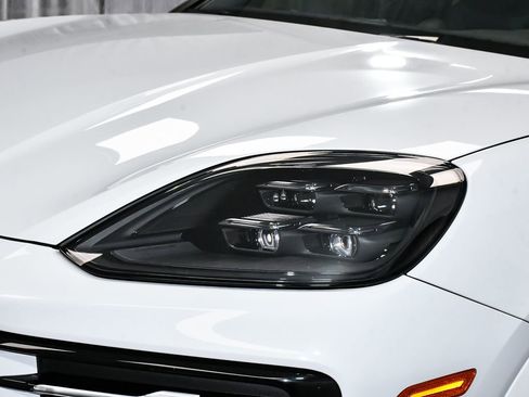 Used 2024 Porsche Cayenne Coupe AWD/4WD image 71