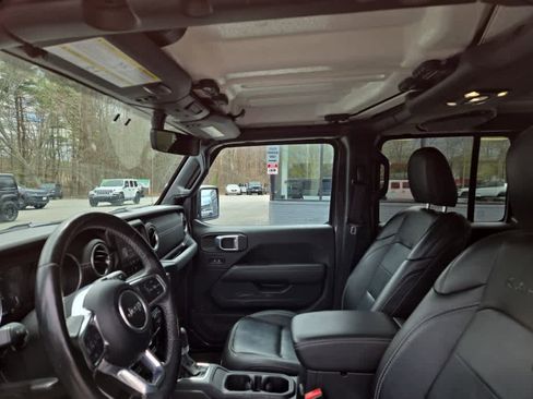 Used 2023 Jeep Wrangler Sahara w/ Cold Weather Group AWD/4WD image 9