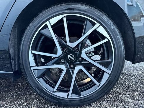 Used 2025 Nissan Sentra SR w/ SR Premium Package image 28