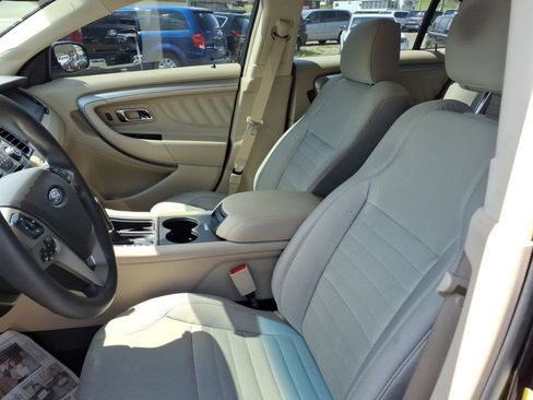 Used 2018 Ford Taurus SE image 4