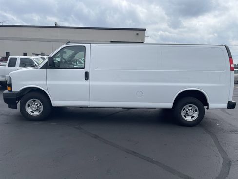 Used 2022 Chevrolet Express 2500 Extended w/ Driver Convenience Package image 5