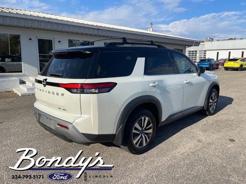 Used 2023 Nissan Pathfinder SL w/ Lighting Package (N92) image 18