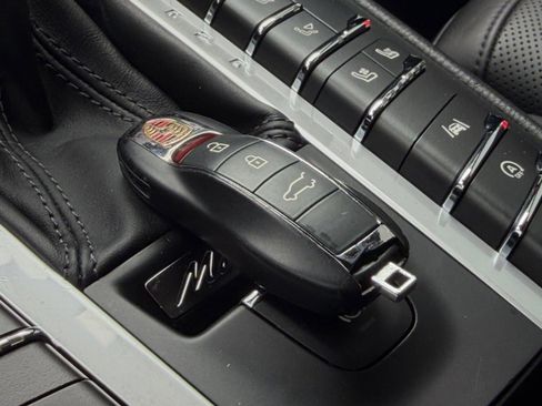 Certified 2020 Porsche Macan AWD/4WD image 42