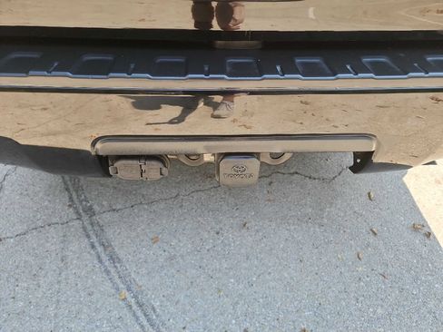 Used 2013 Toyota Sequoia SR5 w/ Premium Pkg RWD image 11